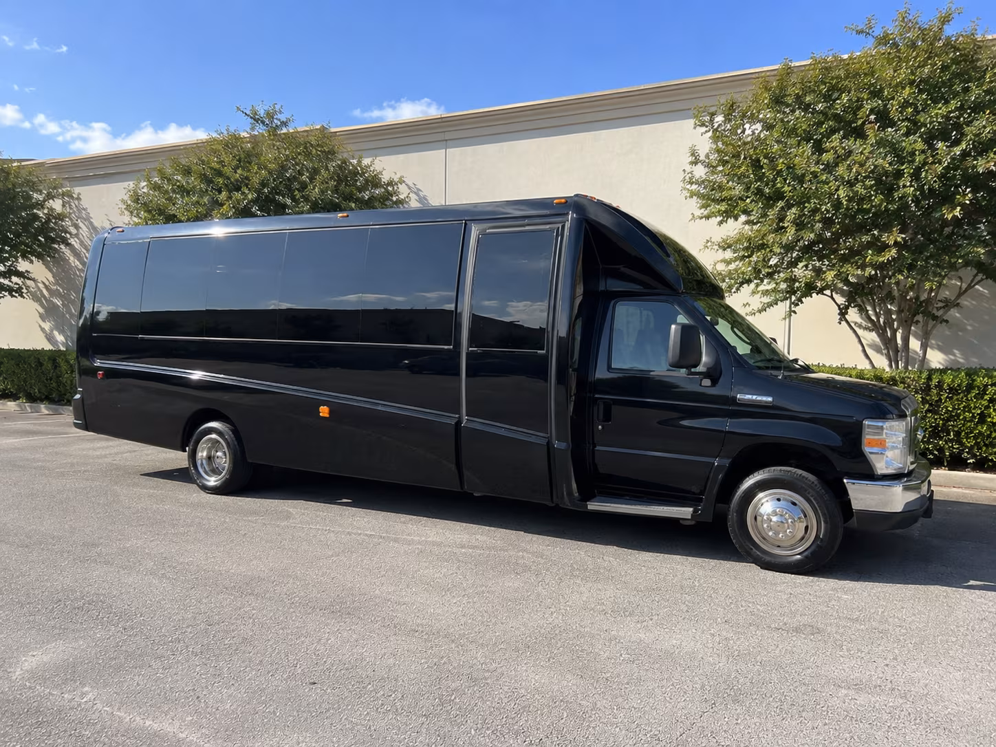 Brandon Winery Tour & Pub Crawl Transportation