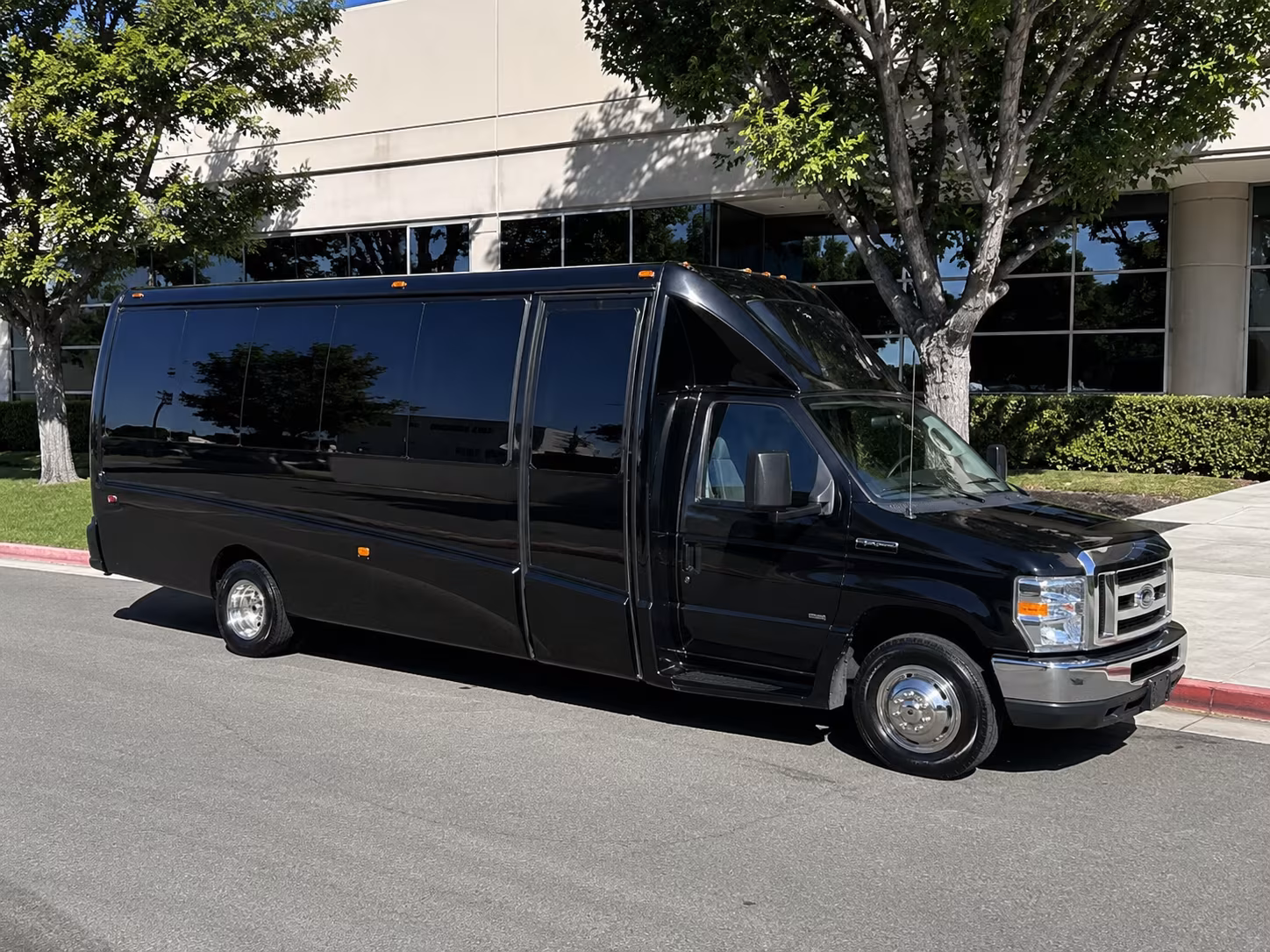 Tampa Birthday, Sweet 16, & Quinceañera Transportation party bus exterior